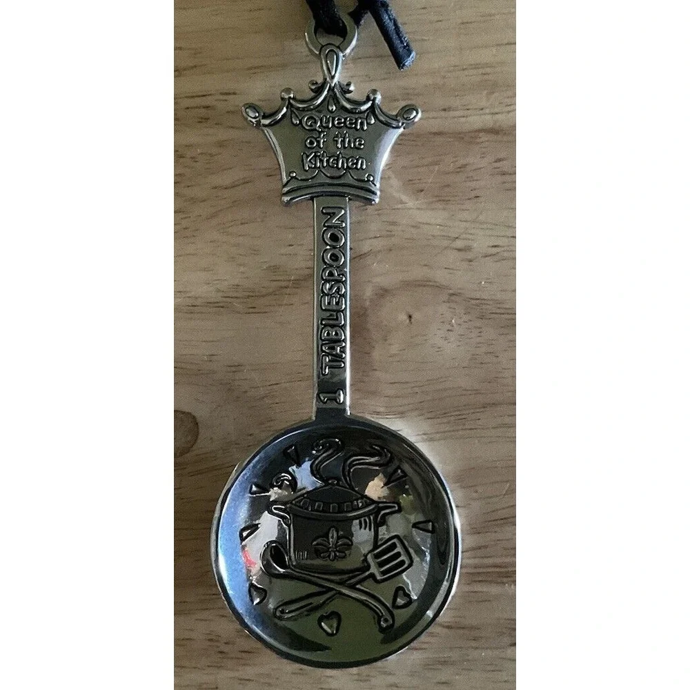 Queen of the Kitchen Four Piece Measuring Spoon Set; Silver‎
